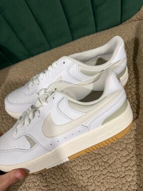 Nike Women's Gamma Force - White Phantom